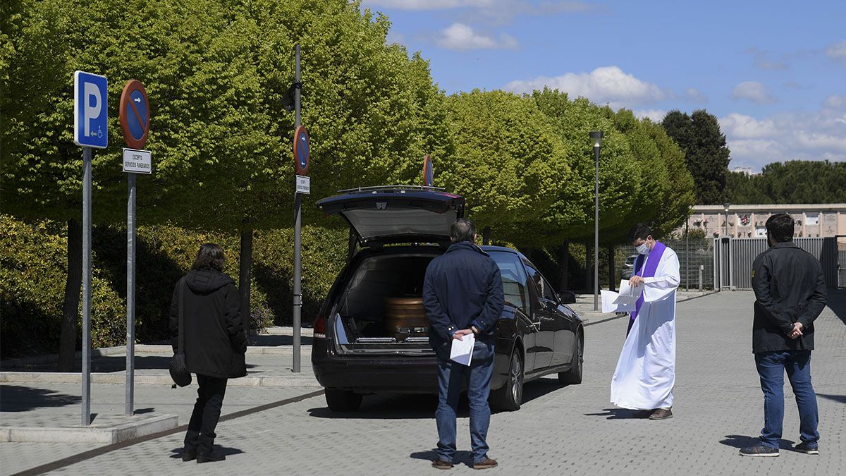 España registra una baja en la mortalidad, al igual que Italia.