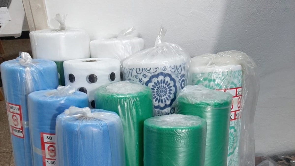 Las telas que luego se convertirán en ambos, cofias y barbijos.