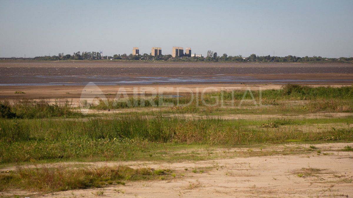 La postal que se ve del barrio El Pozo desde uno de los espigones.
