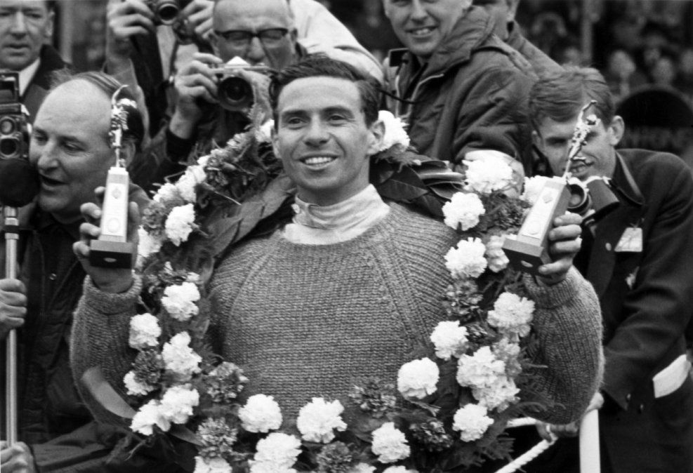 El sábado 10 de julio de 1965, Clark ganó el GP de Gran Bretaña, en el circuito de Silverstone. A esta carrera la ganaría cinco veces; a los GP de Bélgica, en Spa-Francorchamps, y de Holanda, en Zandvoort, en cuatro ocasiones cada uno y, al GP de Estados Unidos (en Watkins Glen), en tres oportunidades.