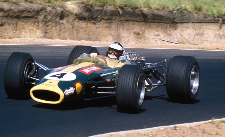 Su último GP fue el de Sudáfrica 1968, que se corrió en el circuito de Kyalami y, con su triunfo sobre un Lotus 49-Ford del lunes 1 de enero, al escocés le cupo el honor de superar la marca de 24 victorias en la Fórmula 1 que había establecido el inolvidable balcarceño Juan Manuel Fangio. Ese día, en el 73° Gran Premio que disputó, Clark se subió a lo más alto del podio por 25° y última vez.