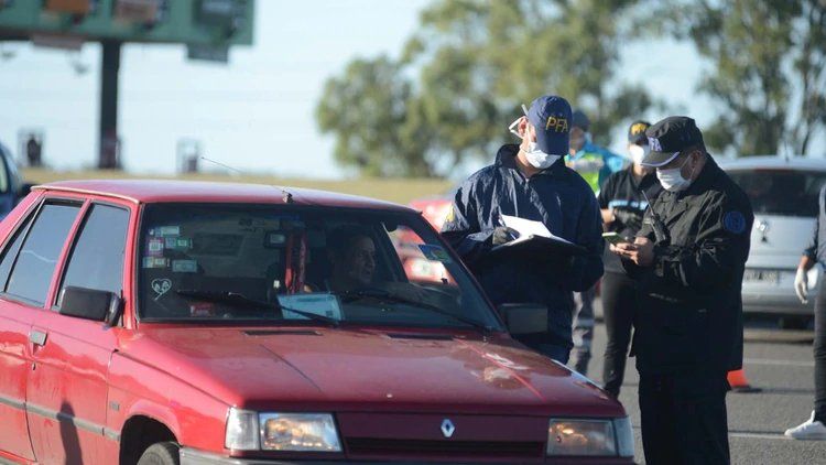 Las fuerzas federales confirmaron que, desde el inicio de la cuarentena, 1.553.919 personas fueron controladas en la vía pública (Marcos Gomez)