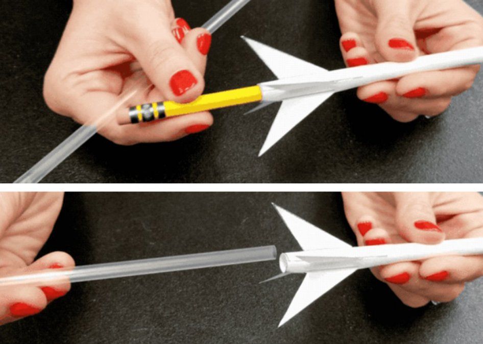 Reemplazar el lápiz por el sorbete plástico.