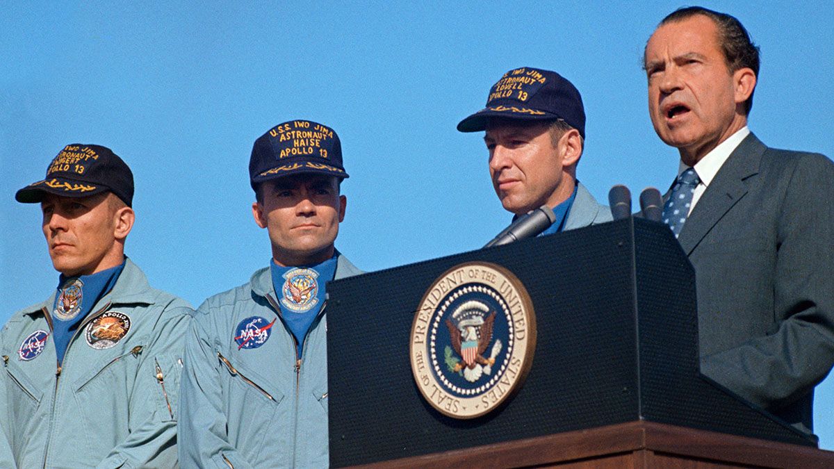 Los astronautas del Apolo 13 fueron recibidos en la Tierra por el entonces presidente de Estados Unidos, Richard Nixon.