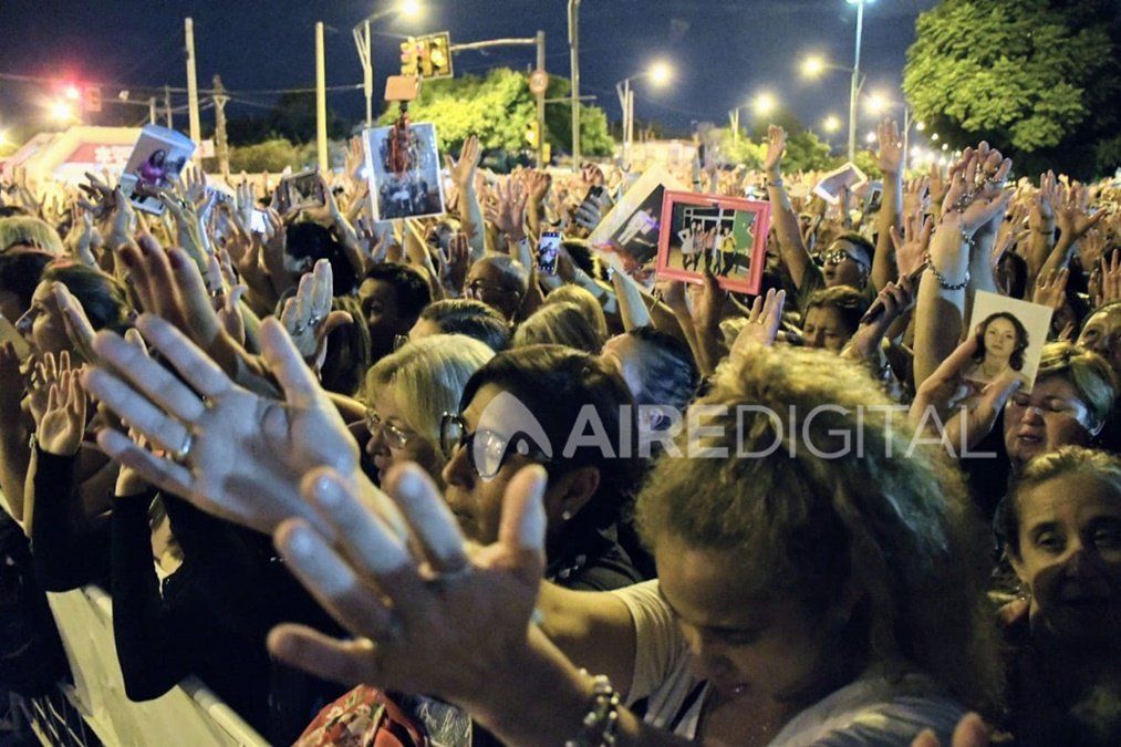 A diferencia del año pasado, esta vez los fieles tuvieron que rezar frente al televisor o la computadora.