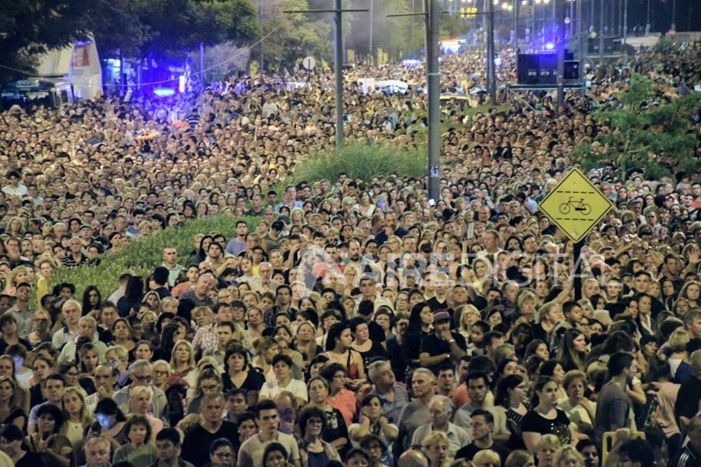 En otras ediciones, la ceremonia del Vía Crucis concentró 300.000 personas alrededor de la parroquia del Padre Ignacio.