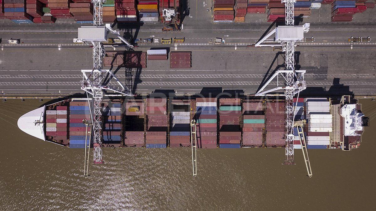 El comercio exterior es, hoy por hoy, la única fuente de divisas.