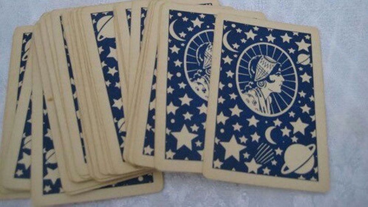 Una carta nueva del tarot para cada signo del zodiaco