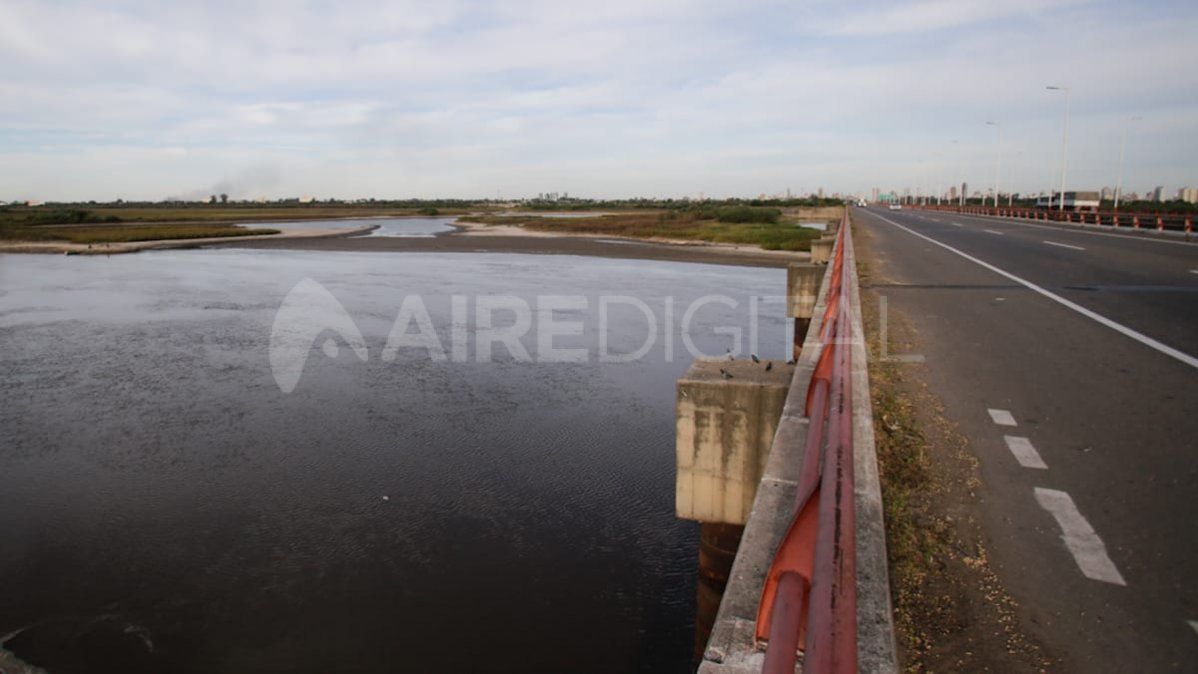 El río Salado exhibe una importante bajante.