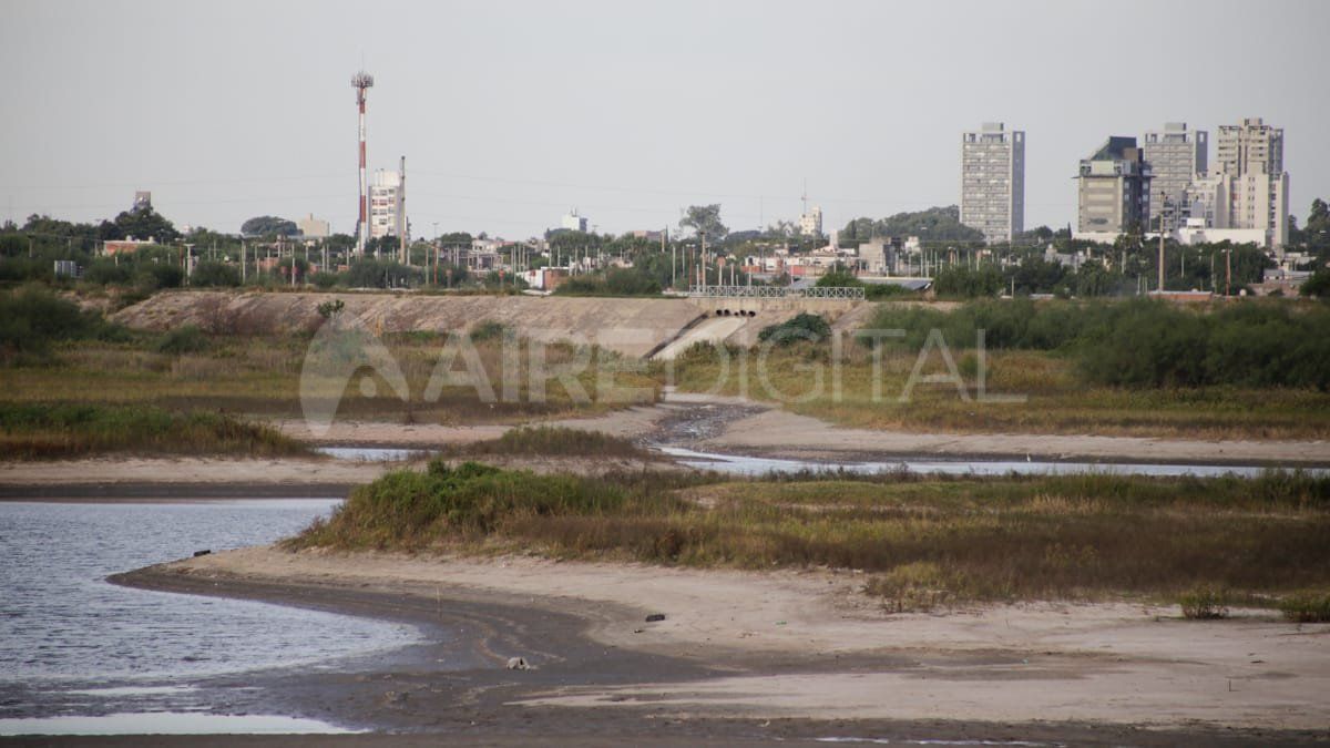 El río Salado muestra regiones secas.
