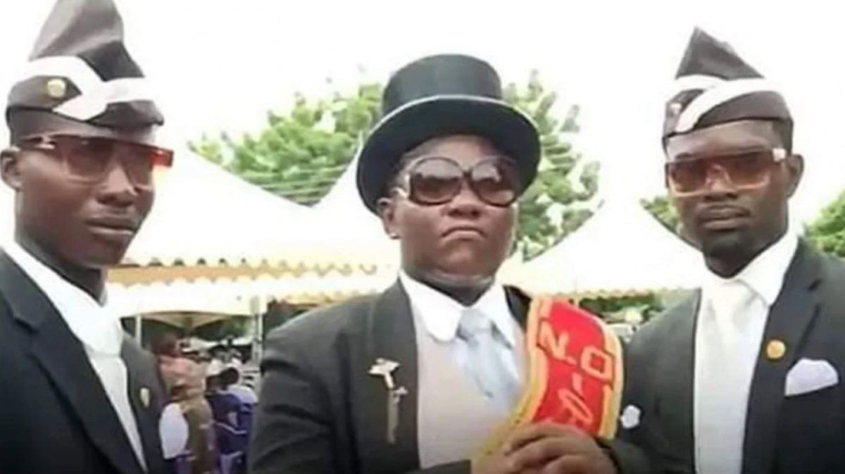 Los portadores de féretros oriundos de Ghana, cerca del Bailando 2020.