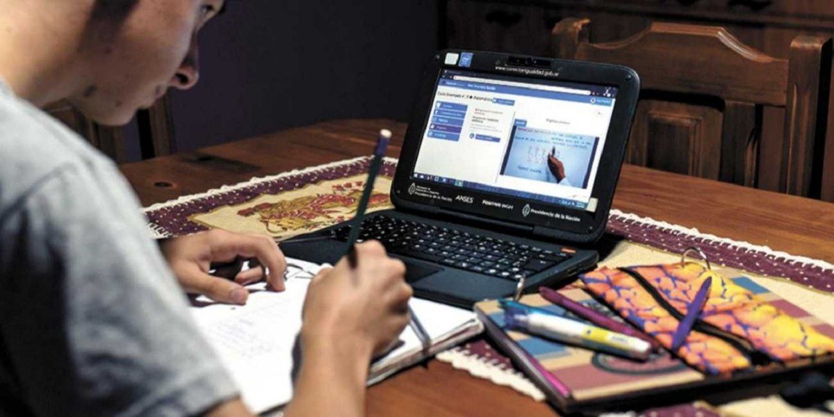 Pese a que las clases virtuales están suspendidas, los alumnos siguen contando con material educativo a distancia