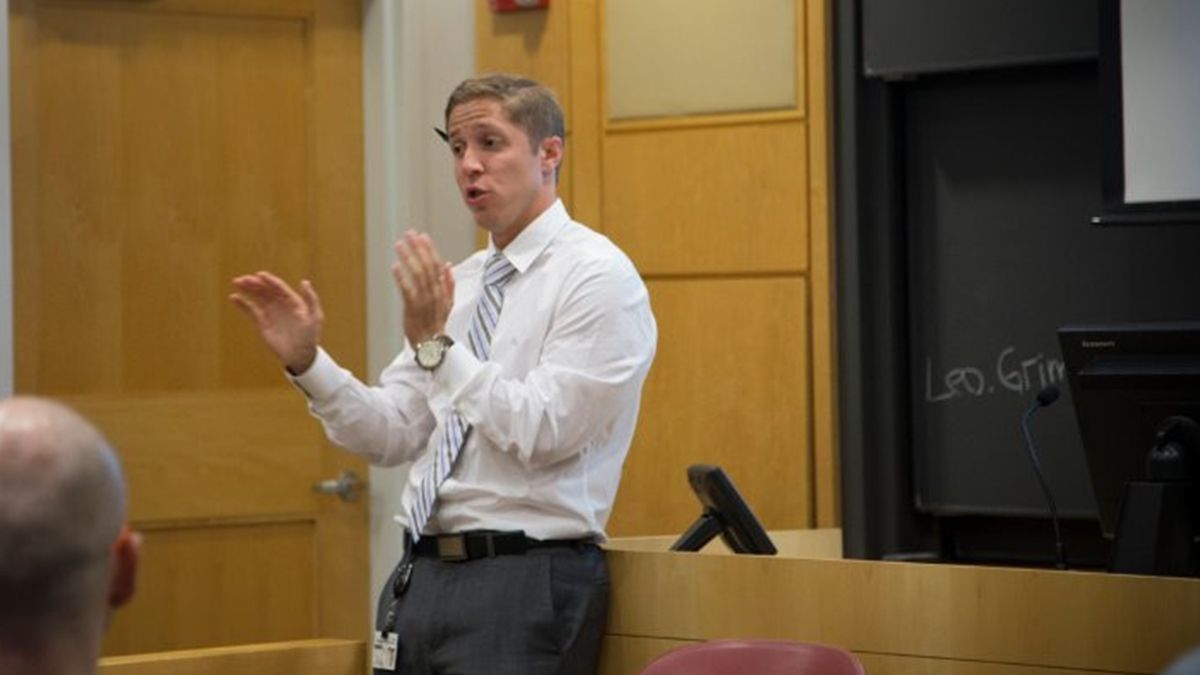 Grimaldi Bournissant, que tiene 33 años, hizo una doble maestría en salud pública y liderazgo en Harvard.