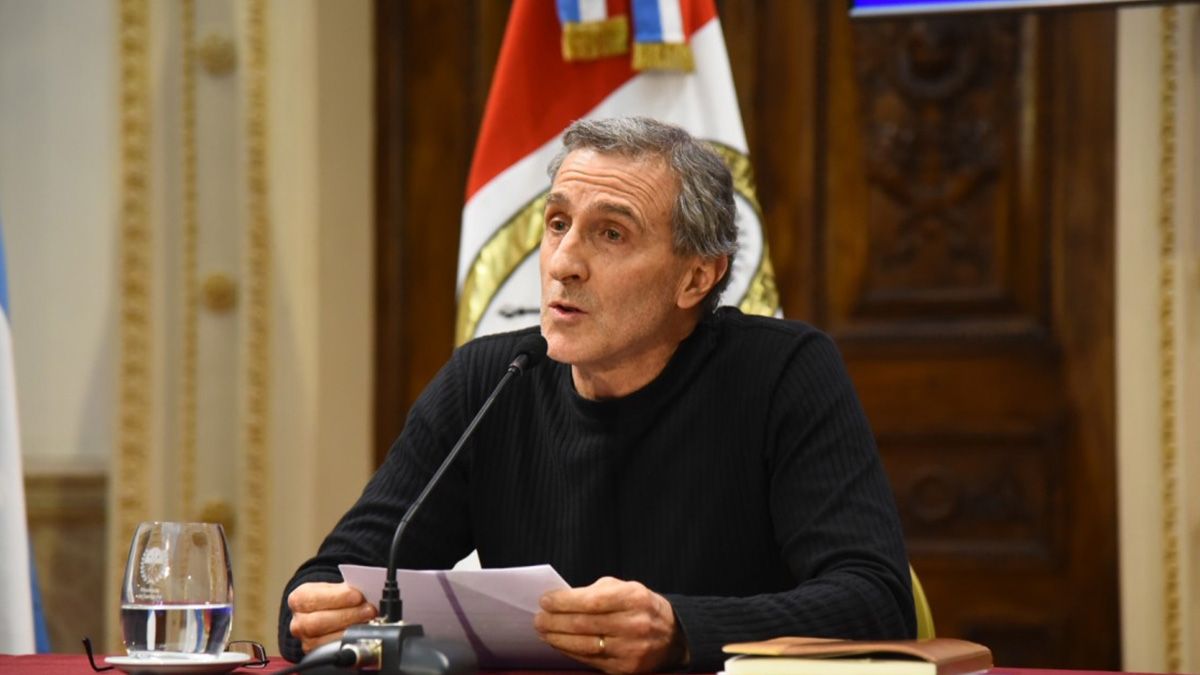 Patricio Huerga, titular de la Secretaría de Inclusión de Santa Fe, en conferencia de prensa.