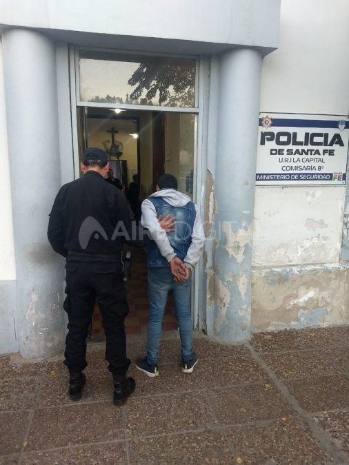 El joven iba armado y en una camioneta robada. Fue trasladado a la seccional 8va.