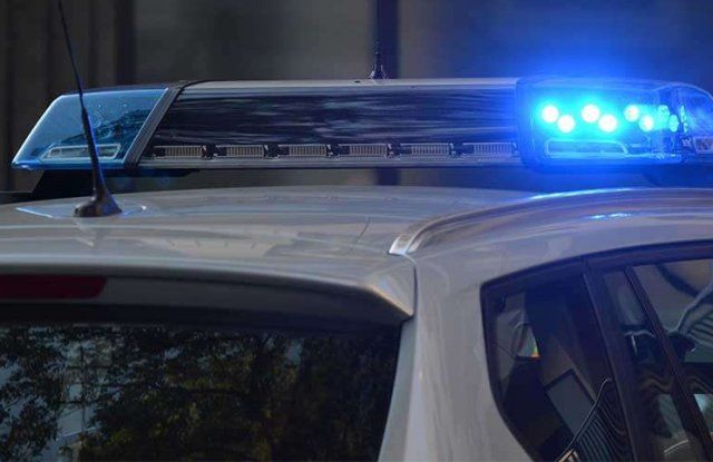 Volvió a su casa para cumplir con la cuarentena y encontró a su esposa con otro hombre.