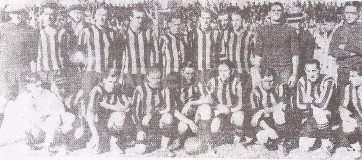 El equipo que presentó Peñarol el 16 de abril de 1933 en Santa Fe.