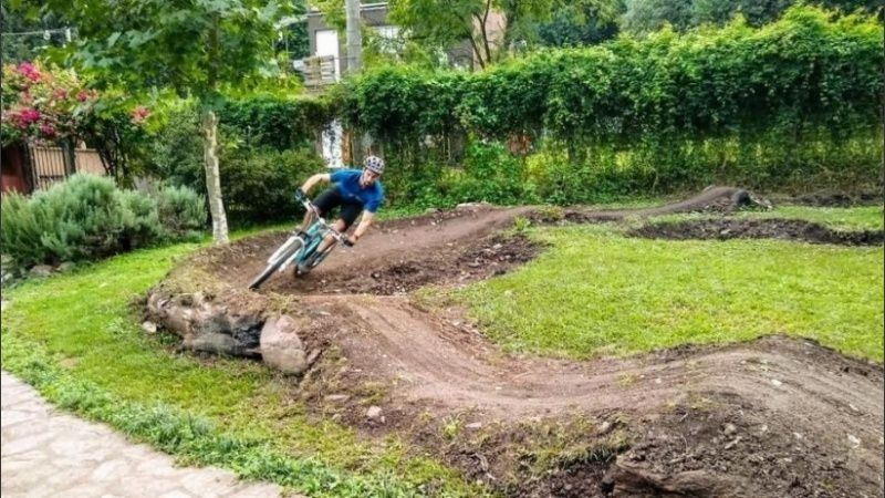 El tucumano "vuela" en su circuito casero. 
