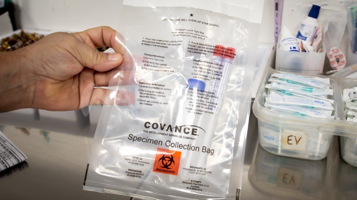 Hay un cuarto especial destinado para que se realicen los hisopados en la guardia del Hospital Cullen.