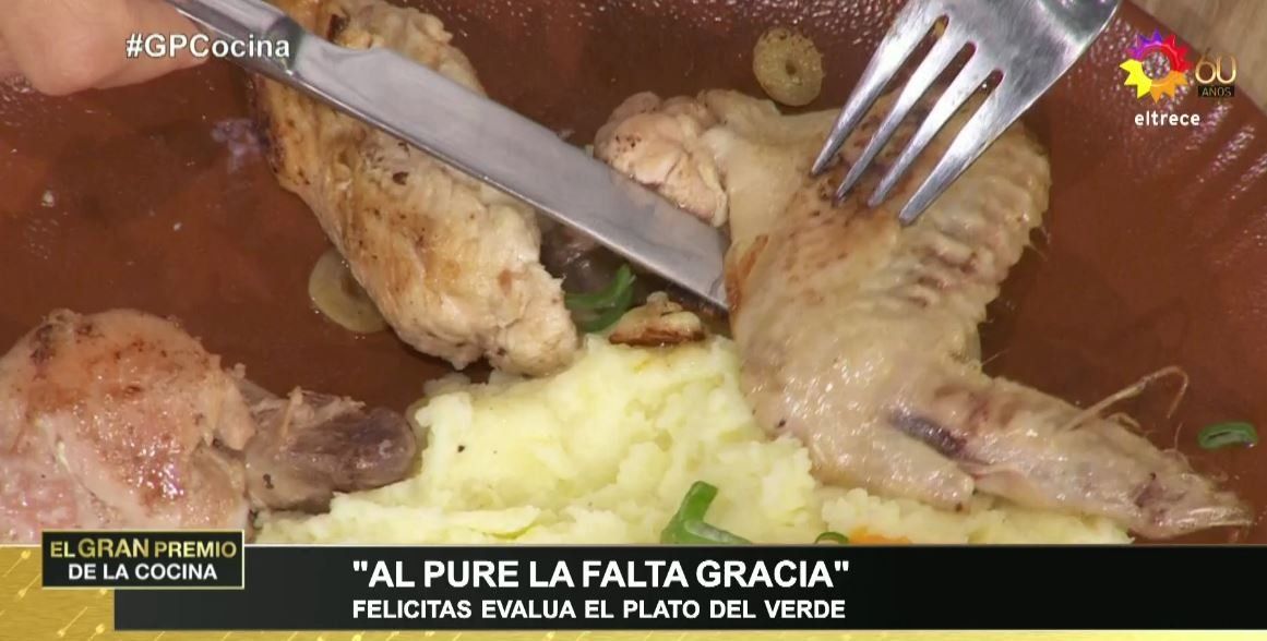 "El gran premio de la cocina": entregó el pollo crudo y con plumas y la fulminaron.