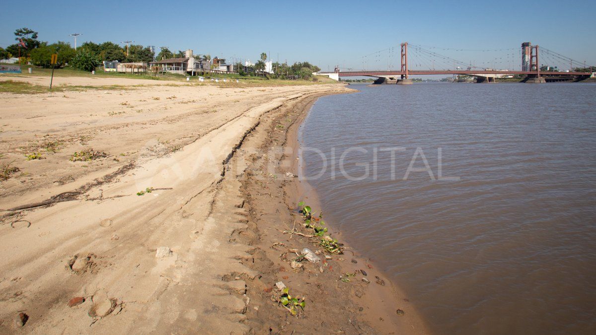En esta imagen no se ven tantos escombros, pero es ideal para observar el nuevo perfil de la costa que delineó la bajante.