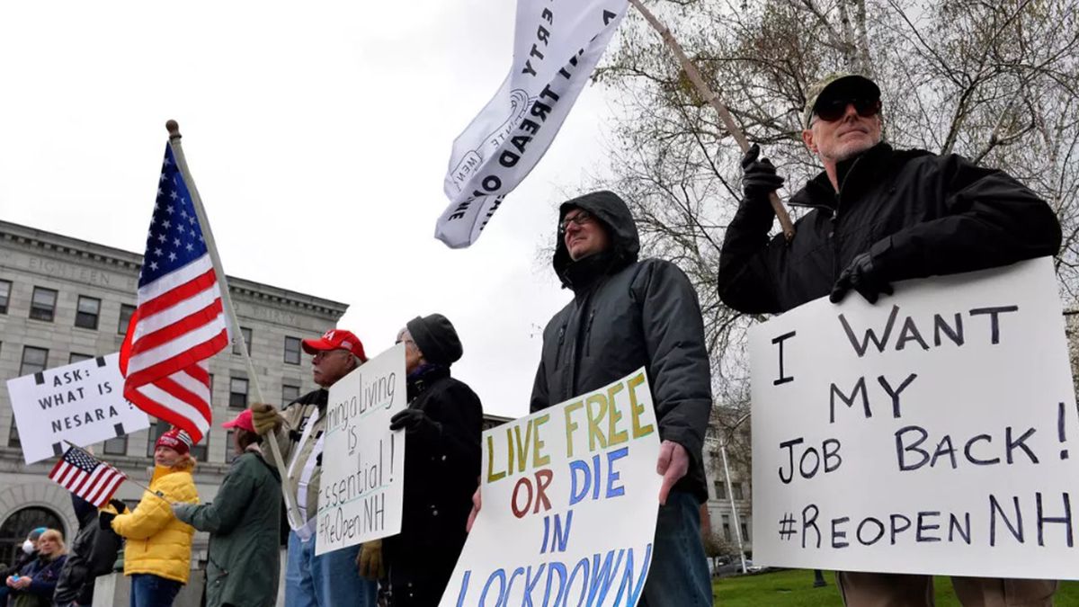 Trabajadores protestan por la pérdida de sus trabajos.