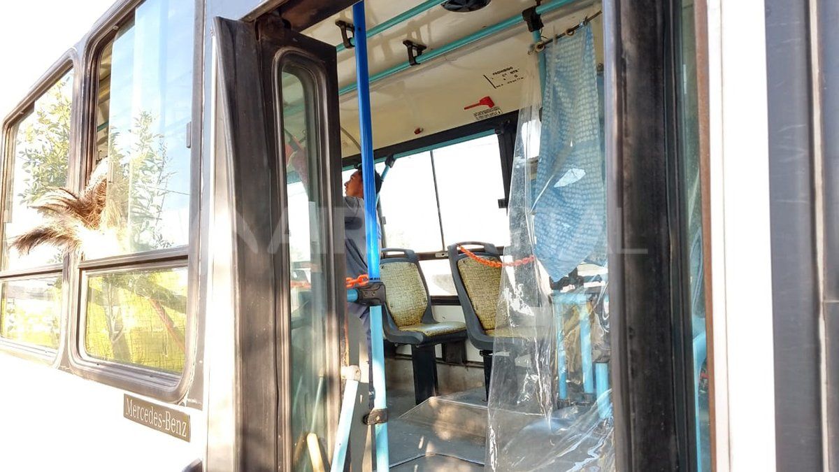 El coche que conduce Esteban con las normas de prevención reglamentarias