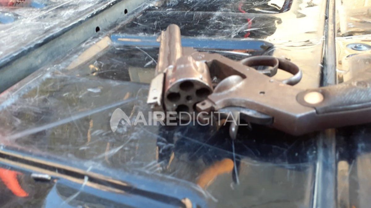 El arma no tenía proyectiles en el tambor del revolver. 