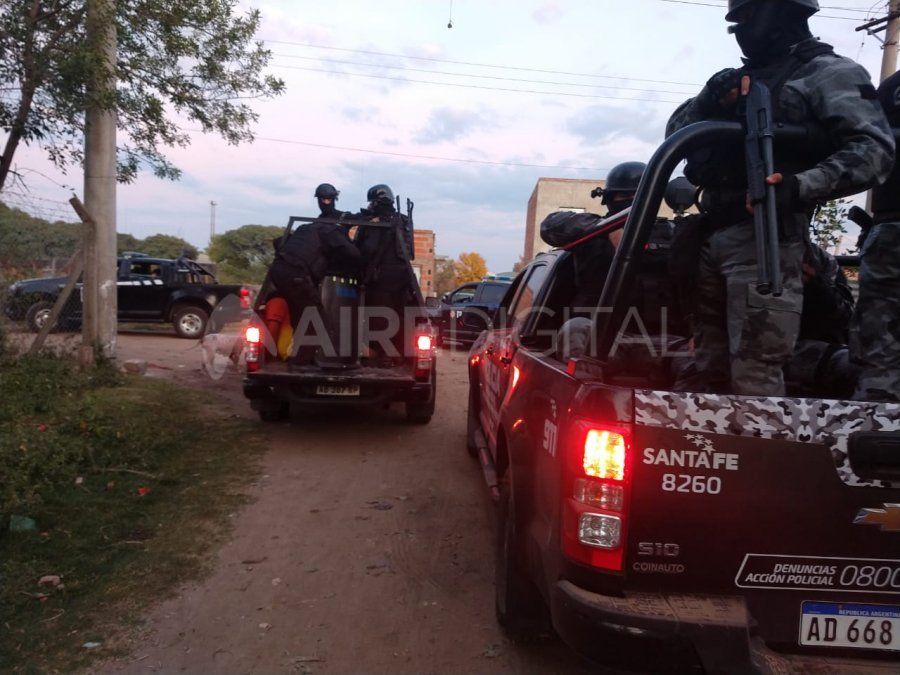 Los allanamientos en barrio Abasto dieron resultados negativos pero detuvieron a varias personas por tenencia ilegal de armas de fuego.