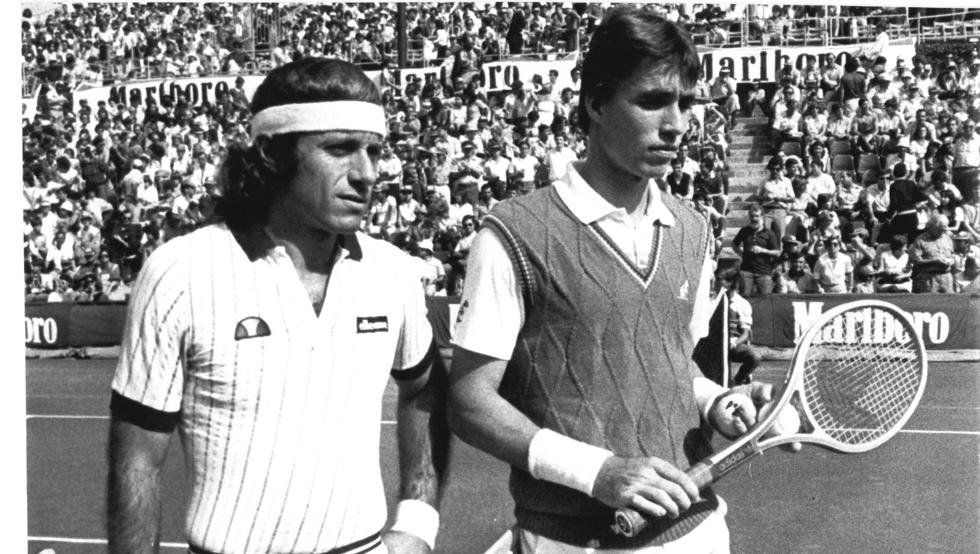 Guillermo Vilas en una de las dos finales del Trofeo Conde de Godó que disputó en 1980 y 1981 contra el checo Ivan Lendl.