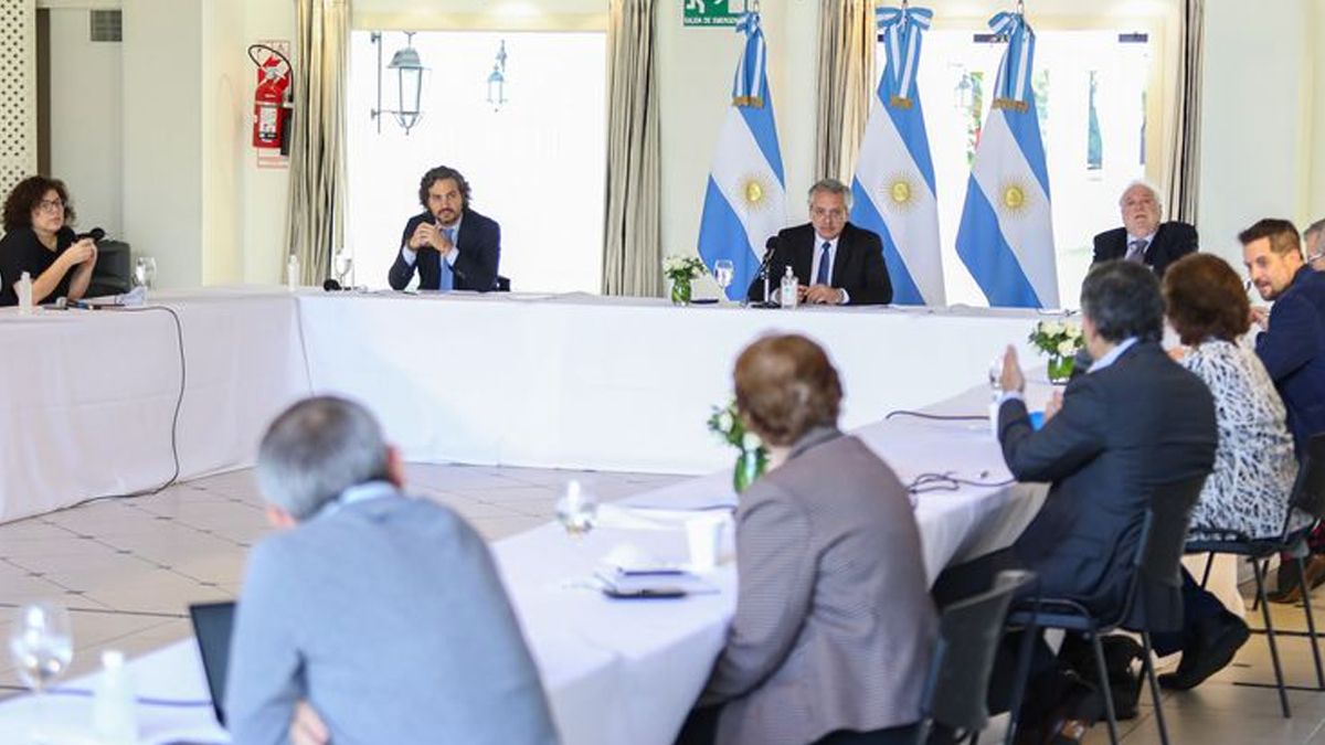 Alberto Fernández recibió junto a Cristina Kirchner y Martín Guzmán a mediados de abril a los gobernadores para explicar la propuesta de deuda (Presidencia de la Nación)