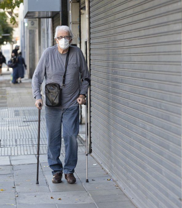 Los funcionarios piden que los adultos mayores que viven en sus propias casas, respeten la cuarentena.