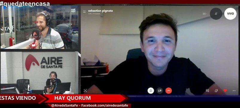 El concejal Sebastián Pignata, en videollamada con los periodistas José Graells y Roberto Almitrani.