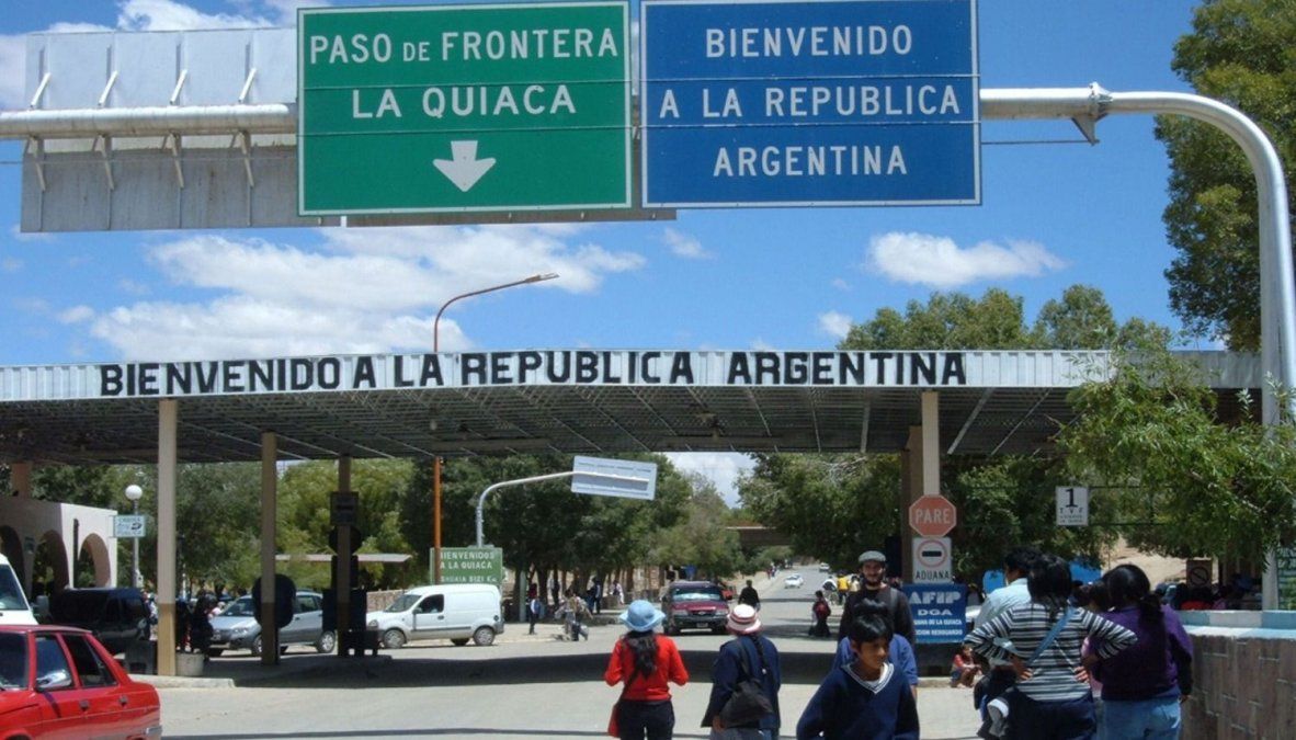 El paso fronterizo donde el juez ordenó que sea trasladado el eximputado para regresar a su país.