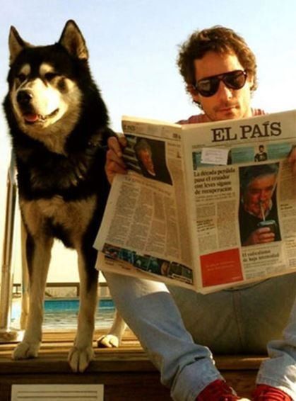 Gonzalo Valenzuela con el perro siberiano que habría abandonado luego de irse de la casa que compartía con Juana Viale.