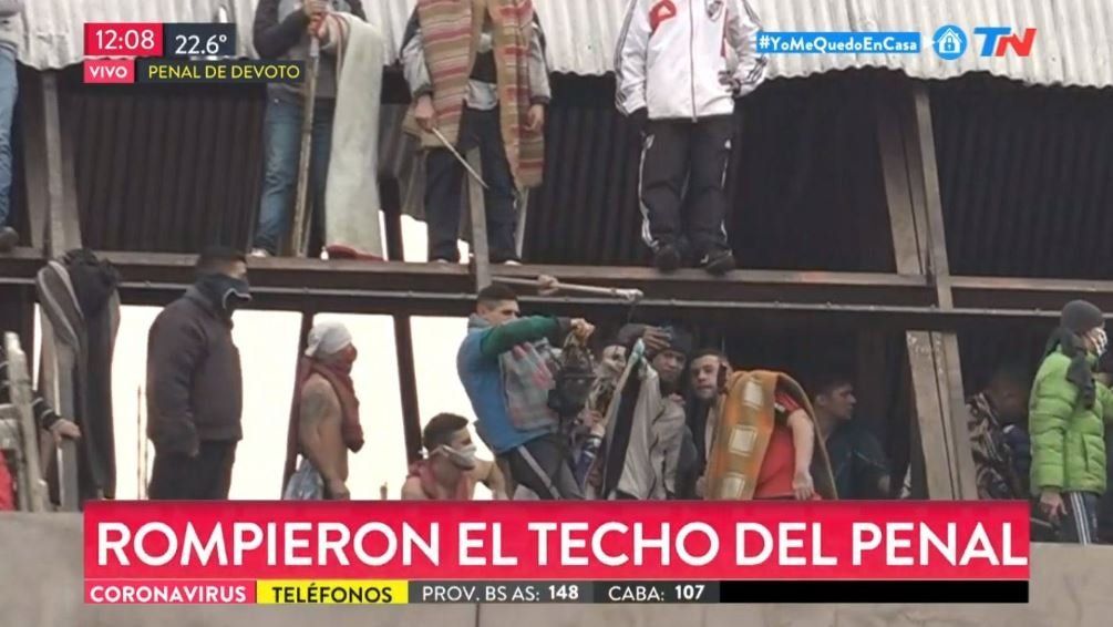 Los presos de Devoto rompieron el techo de la cárcel.