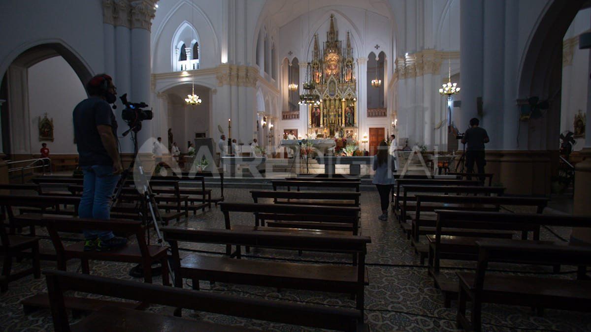 Aire de Santa Fe transmitió en vivo la misa del sábado de la Fiesta de la Virgen de Guadalupe.