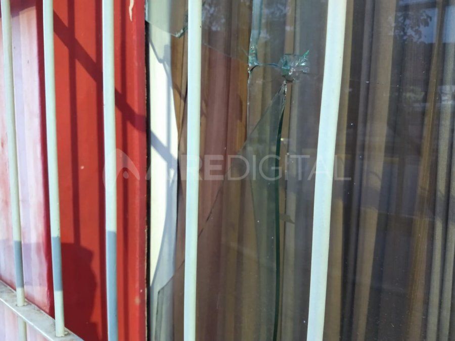 Ladrones rompieron los vidrios de una ferretería que hace 35 años funciona en la intersección de las calles Blas Parera y Misiones.
