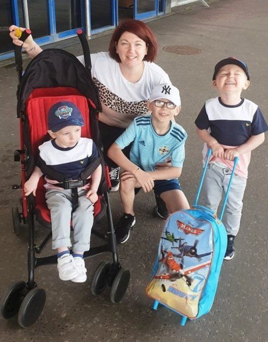 "Fue muy difícil tratar de explicarles a nuestros hijos Jaiden, de nueve años, Parker, de tres y Joshua, de dos, dónde estaba mamá, ya que la habían visto salir en una ambulancia desde casa", contó Bryan. 