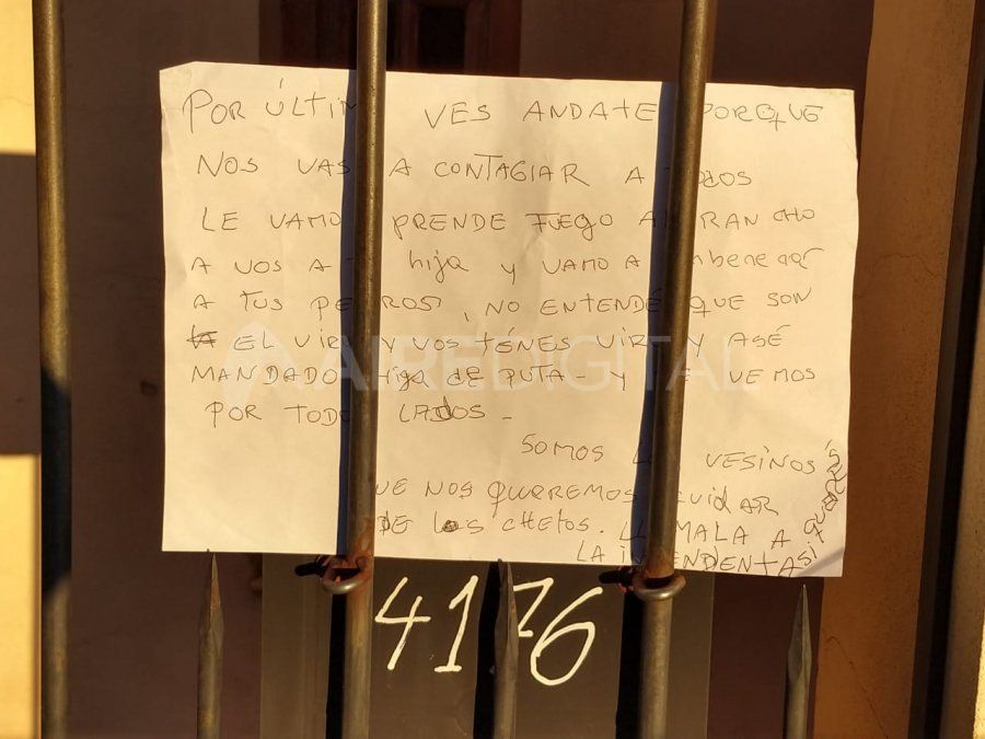 Es la cuarta denuncia que recibe Mari en la puerta de su casa.