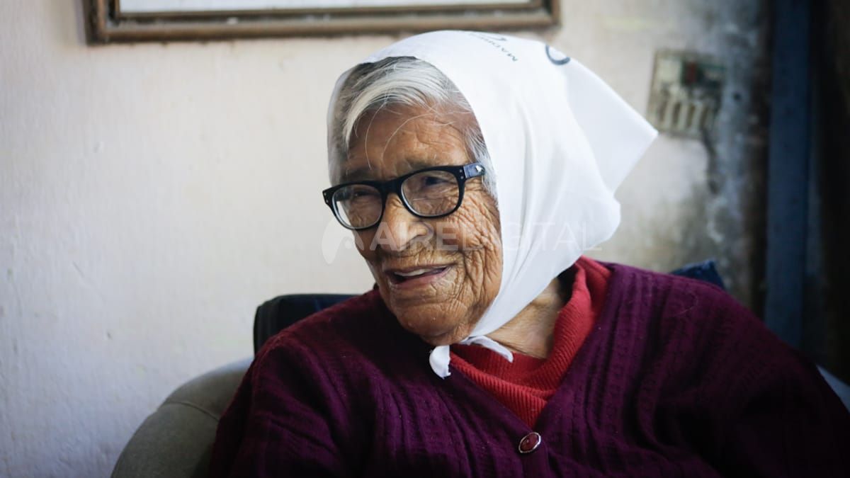 Otilia Acuña de Elías sigue viviendo con uno de sus hijos en su casa de barrio Santa Rosa de Lima.