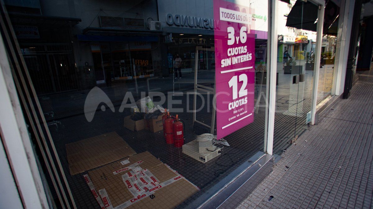 43 locales cerraron en la zona centro. 