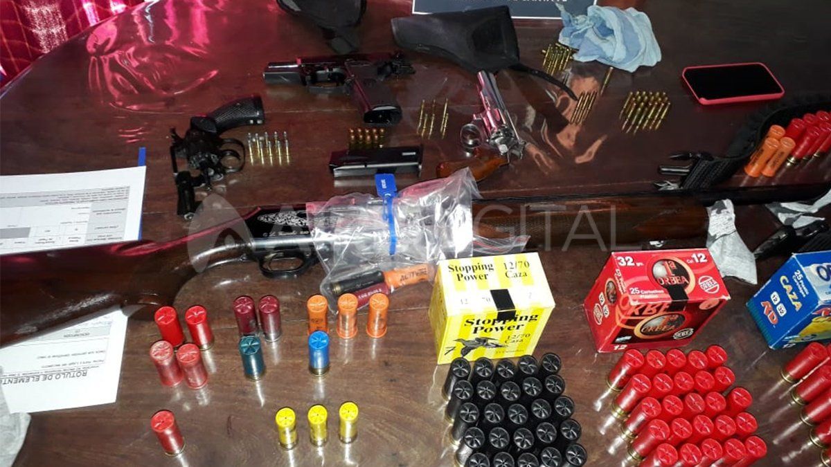 Armas, balas y dólares. El secuestro se llevó a cabo en Lavaise al 4400.