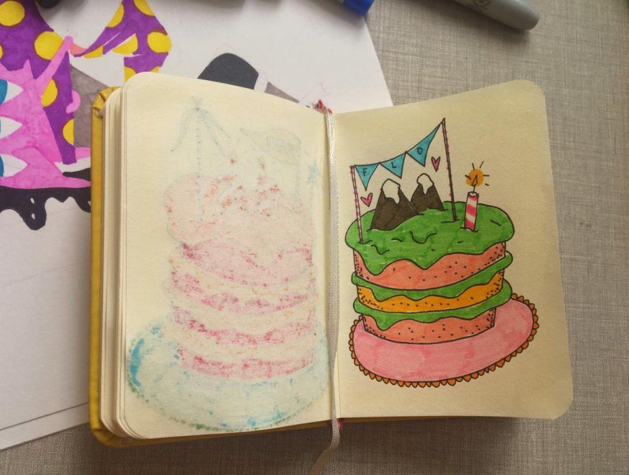 Para el cumpleaños de una amiga que vive en Bariloche, Lucía dibujó una torta con montañas, características del paisaje cordillerano.