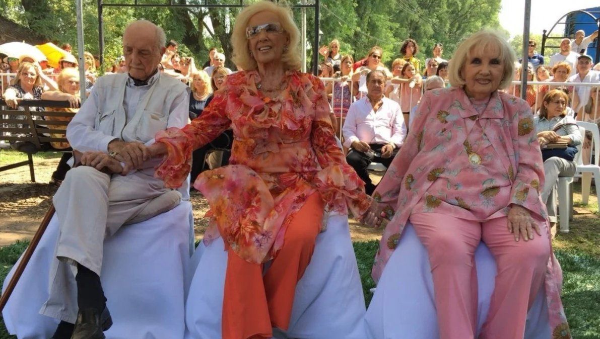 Una de las últimas fotos de los hermanos Martínez Suárez: Mirtha, José y Goldie.