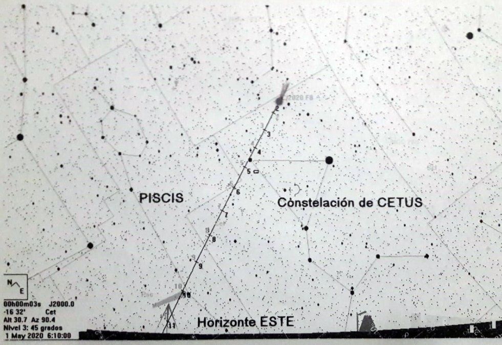 Carta celeste con el recorrido del cometa Swan desde el 1 de mayo al 11, calculado para observarlos a las 6 de la madrugada. Se recomienda el uso de prismáticos para una observación óptima.