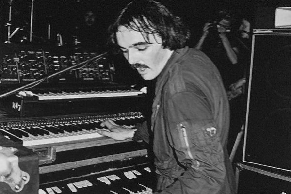 Dave Greenfield, el músico que pasó 45 años como tecladista de la banda punk británica The Stranglers, murió ayer a los 71 años