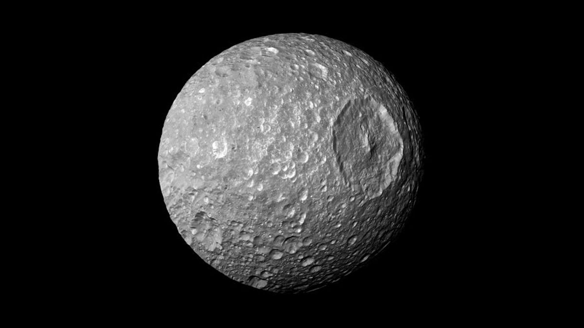 Mimas tiene la impresionante apariencia de un ojo, según los científicos.
