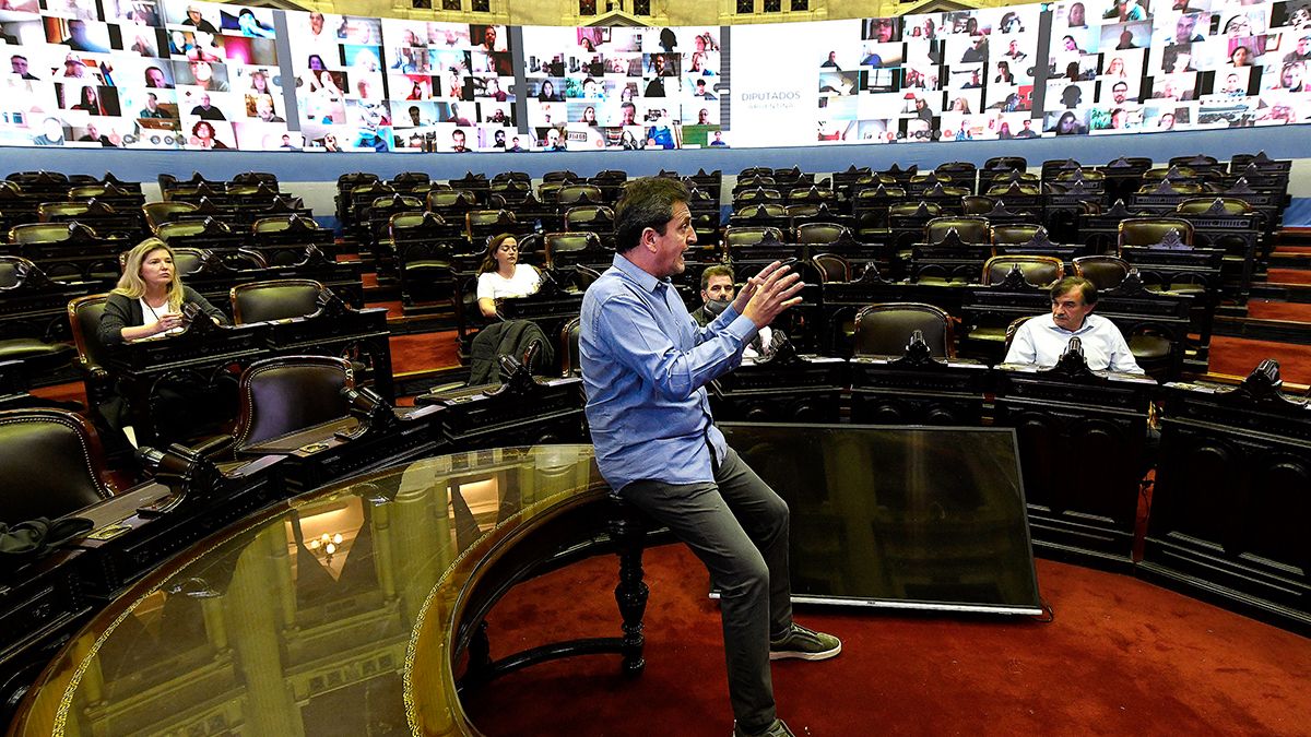El Frente de Todos y sus aliados lograron prorrogar las sesiones remotas sin límites en el temario y Juntos por el Cambio amenazó con judicializar todas las sesiones de ahora en más. La Cámara de Diputados, un ámbito en el que hasta ahora prevaleció el diálogo y el consenso, sucumbió así al pantano de la grieta política.