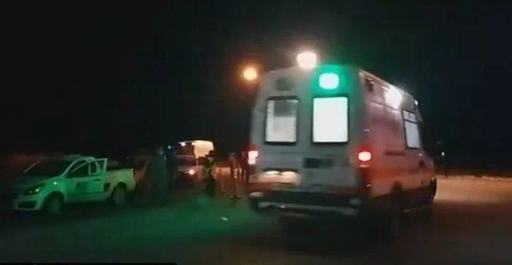 La ambulancia que trasladaba a uno de los heridos